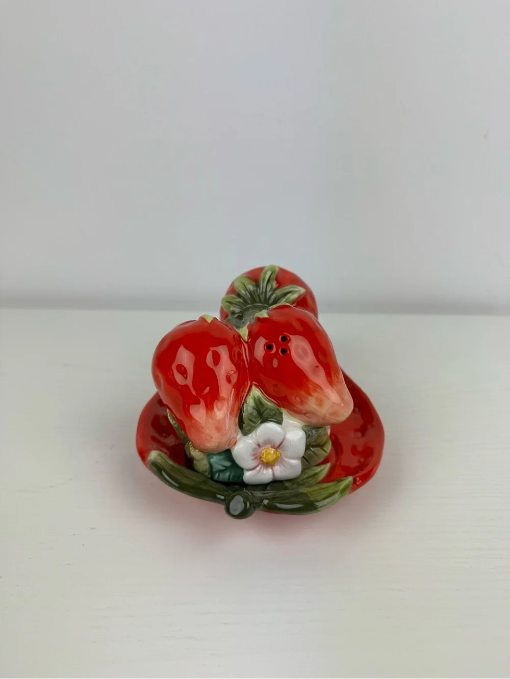 Ceramic‎ Strawberry Salt & Pepper Shakers With Tray by Corner Ruby